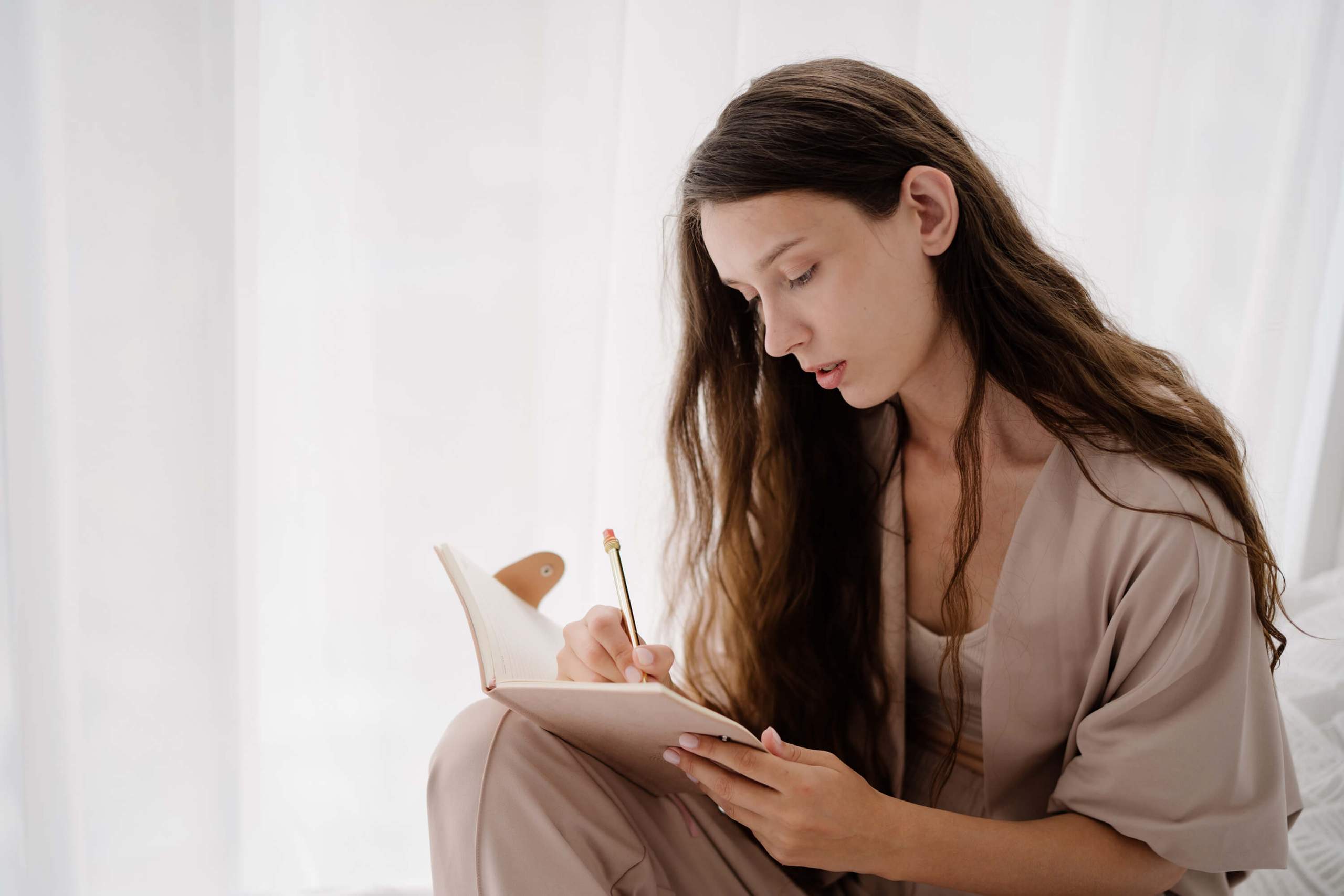 146 Deep Journaling Prompts for Women to Know Yourself Better