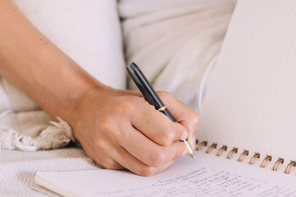 146 Deep Journaling Prompts for Women to Know Yourself Better