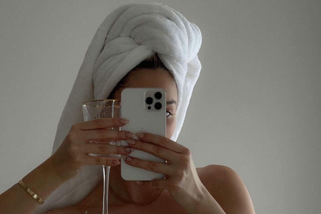 woman practicing a relaxing quick self care morning routine